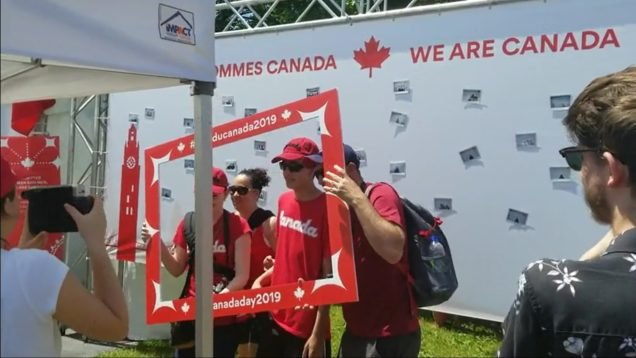 canada_day_flag_hoisting_2